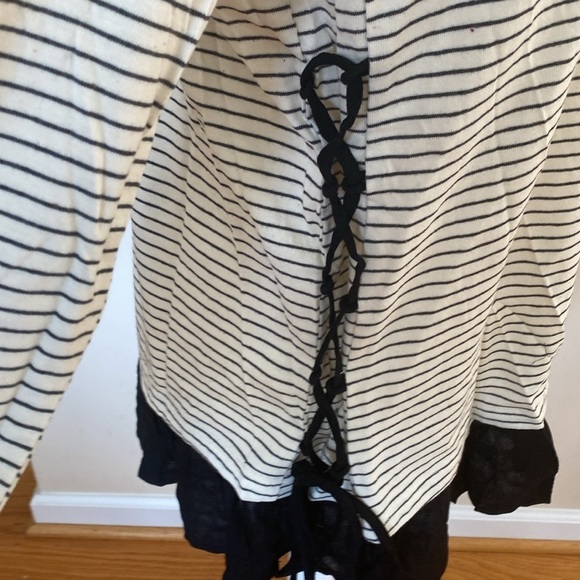 Doe & Rae ladies striped tunic style blouse NWT - Picture 3 of 6